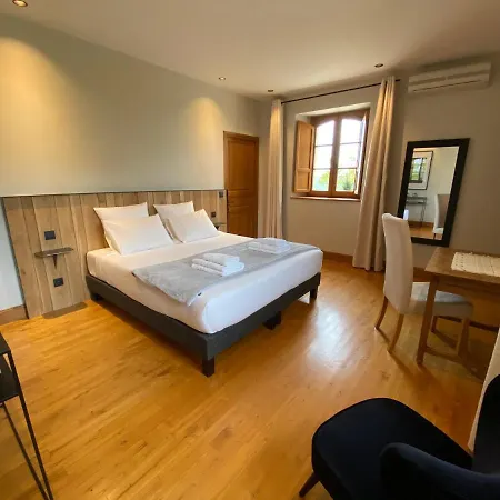 Bed & Breakfast Domaine de Cazal - Chambres d'Hôtes de Charme dans un Domaine Privé avec Piscine, au cœur de 26 hectares de nature préservée 3*