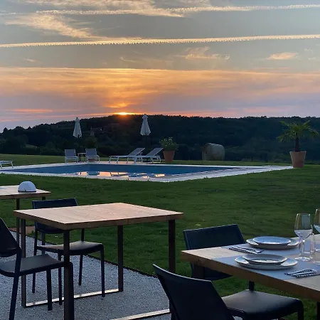 Domaine De Cazal - D'hotes Avec Piscine Au Coeur De 26 Hectares De Nature Preservee * Saint-Cyprien (Dordogne)