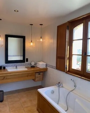 Domaine de Cazal - Chambres d'Hôtes de Charme dans un Domaine Privé avec Piscine, au cœur de 26 hectares de nature préservée Bed & Breakfast 3*