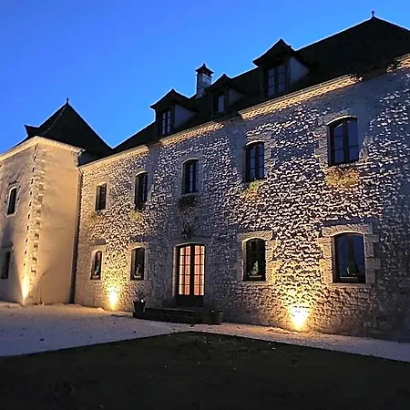 Domaine De Cazal - D'hotes De Charme Dans Un Domaine Prive Avec Piscine, Au Coeur De 26 Hectares De Nature Preservee